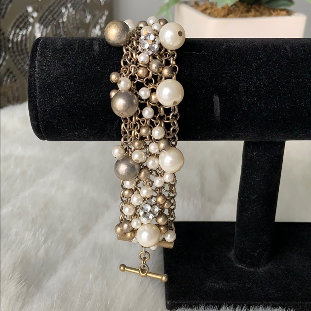 Chain link bracelet with White and metal beads